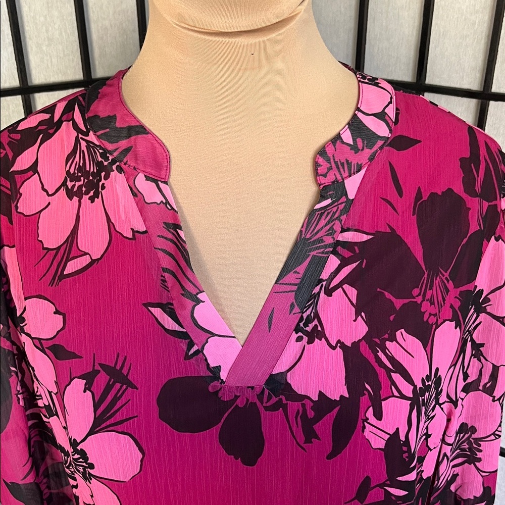 Kate & Malory V-Neck Tiered Dress w/ Shades of Pink & Black Flowers L